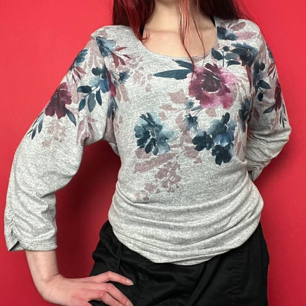 Penmans / Flowey grey sweater with blue and purple florals 🩶💙​​​​​​